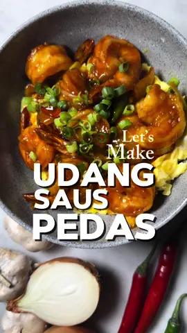Udang saus Pedas 🌶️ Dimakan bareng nasi putih hangat,, nasi di jamin ludes😋😋 ‼️Resep‼️ Bahan: - udang - 1 btg daun bawang - 2 siung bawang putih - 1/2 bawang bombay - cabe merah hijau (optinal) - daun bawang (optional) Sauce pedas: - 3 sdm saus sambel - 2 sdm saus tomat - 1 sdm kexap inggris - 1 sdm kecap manis - 1 sdm gula - garam - 70ml air #shrimp #udang #udangsauspedas 