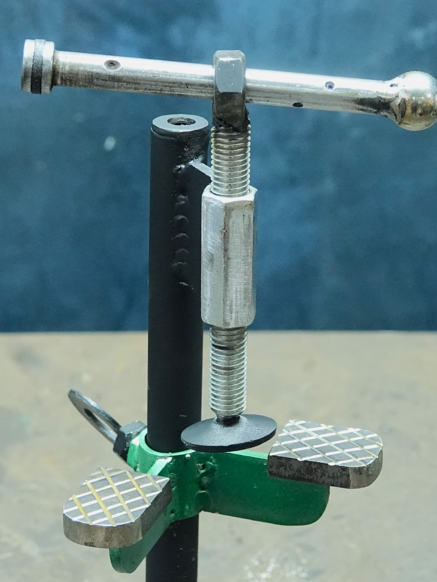 DIY and Tips Why Your Metal Clamp Locked Are Failing, How To Fix Them Fast #metal #metalworking #metalwork #welder #welding #woodwork #woodworking #tips #tricks #hacks #jigs #DIY