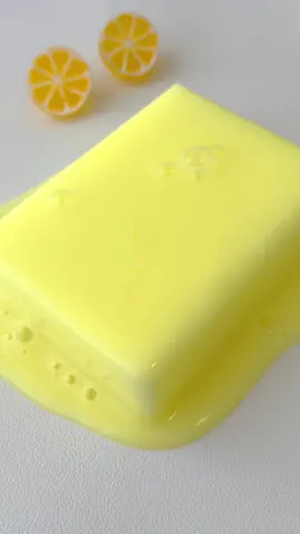 Immersive cutting of a piece of banana milk~ #asmr sleep aid #decompression #voice control sleep aid #decompression daily #slime #slime slime #obsessive compulsive disorder #silky #cut slime nano sponge