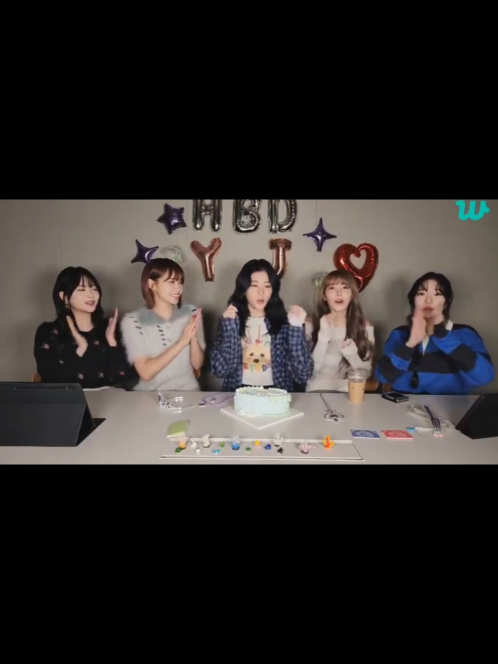 hbd yunjin 💚 #lesserafim #yunjin #kazuha #sakura #eunchae #chaewon #foryou 