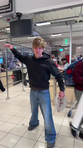 Wheres my crown? 👑 #tanzen #ksi #lunchly #backflip #prime #TikTokPromote 