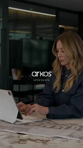 STUDIO VISITS: FERNANDA MARQUES by ARKOS BRASIL . Na segunda edição da série de entrevistas com arquitetos e profissionais do ramo, apresentamos o escritório dos nossos amigos da @fernandamarquesarquiteta . Nesse bate-papo com a CEO e Diretora de Criação, Fernanda Marques, a arquiteta e designer dissertou sobre a sua trajetória, bem como sobre a história desse famoso escritório paulistano. . Amantes de boa arquitetura! . Video: Giovanni Bellini . #Arkos #FernandaMarques #arquitetura #escolapaulista