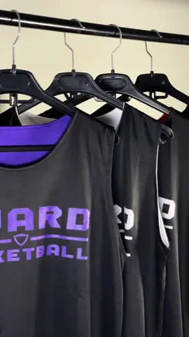 Basketball jersey buat abas” sejati! 😗🏀 Eits….di klip terakhir ada penampakan jersey terbaru tuhhh! 🤭👀 mau custom jersey team dengan kualitas terpremium dan terjangkau seindonesia ? buruan follow dan kepoin @Guard.convection @guard.convection@guard.convection support local brand 🙌