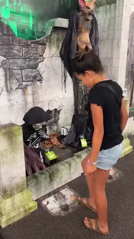 FUNNIES SPIRIT HALLOWEEN #scareprank #prank #funnyvideos #bushmanprank #jumpscare #funny #scared #fails #fyp #fun #halloween 