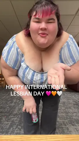 venmo me ;) #lesbiansoftiktok #letsgolesbians️ #wlw #lesbian #holiday 