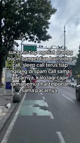 akuu iri, tutor gimana caranya vid/telp an sama pacar sendiri?