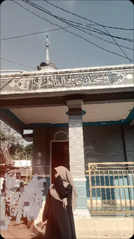 *ان القلب خلق بمحبة الله فاذا تعلق بغير الله خذل ..* 