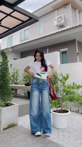 ชอบมากขาใหญ่ๆ 😂 #สไตล์การแต่งตัว #OOTD #jeansoutfit 