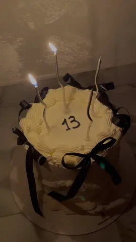 Birthday 🖤🤍#fy #birthdaygirl #birthday #birthdaycake #viral #girls #13@Michelle Cakes 