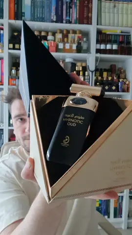 Hypnotic Oud by Arabiyat Prestige! What a fragrance and presentation for this price! Like I said in my video, from the first sniff it reminded me so much of By the Fireplace and a also like Minuit et Demi, however after wearing it another fragrance came to mind, namely Scent of Wood Praline in Maple, since this one is also much woodier than By the Fireplace. Hypnotic Oud smells like the burning wood with chestnuts on top. A tad of sweetness vanilla but mainly the smokiness draws your attention. Very solid release by Arabiyat Prestige! Longevity was quite nice with 8 hours and more. Definitely longer than By the Fireplace. So make sure to check it out! @ARABIYAT @MyPerfumes Select #nicheperfume #nicheperfumes #nicheparfum #nicheparfums #nichefragrance #nichefragrances #eaudeparfum #extraitdeparfum #parfum #perfume #fragrance #scentoftheday 