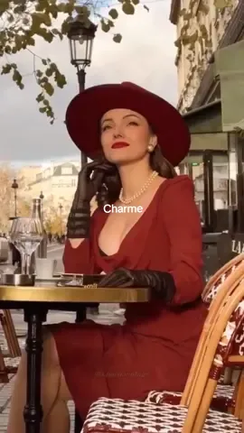 A mulher charmosa exala confiança, elegância, inteligência e carisma. Sua presença é marcante. . . . #woman #beleza #carisma #italy #jazz #fy #fyp #mulher #vintage #elegant 