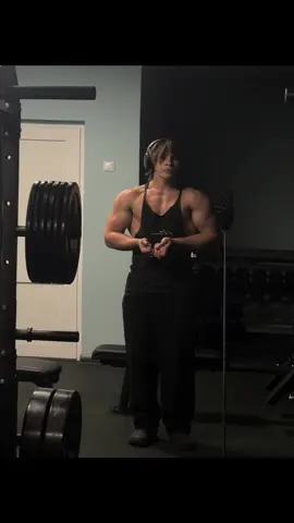 Оно того стоит , но не стоит #gymaesthetic #gym #сушка #bodybuilding #качалка #fenobulk #бодибилдинг #мк677 #ибутаморен 