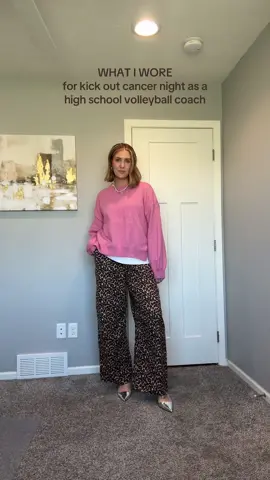 this might be my favorite fit so far 🥰🩷🏐 #OOTD #volleyballcoach #volleyballcoachootd #coachootd #pinkoutfit #leopardpants #leopardprint #momstyle #whatiwore 