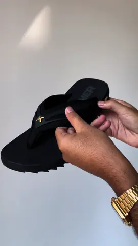 Mais um Brabas, agora com um lançamento mais que especial: conheça a Kivah New Force em detalhes 🔥 #kenner #kivah #rj #brabasdacolecao #chinelo #detalhes 