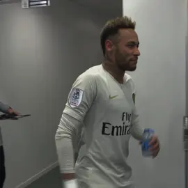 hj em dia é difícil encontrar uma menina q não trabalha no job ...#fyp #neymar 