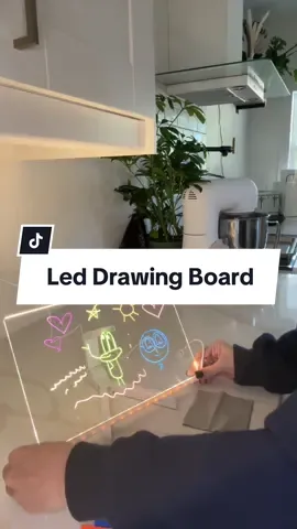 This is so much fun!! 🤩 #led #leddrawingboard #drawing #drawingboard #kidsgift #kidschristmas #christmasgiftforkids #artistgift #TikTokShopHolidayHaul #TikTokSubFiesta #FallDealsForYou #TikTokShopBlackFriday #TikTokShopCyberMonday #CapCut 