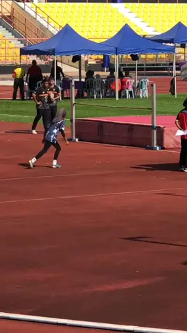 terlalu over push sgt diri tu smpai lupee kaki kene pakai lama hmm😔#injured #xyzbca #olahraga #lompattinggi #capcut #4upageシ #mssns 