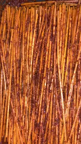 wow bumbu nya 🤤🤤🤤 melimpah banget nih mie lidi #pedasasingurih #makanankekinian #mielidi #lidilidian #fyp #fypageシ #fypシ゚viral #cemilankekinian #viral #makanan #cemilan #jajanan 