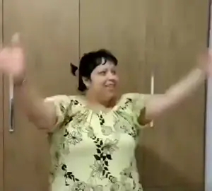 Tulla Luana lançando vários elogios a uma música que ela gostou muito 