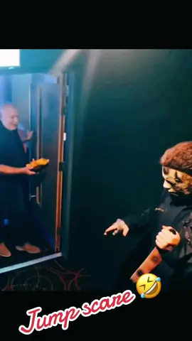 Jump scare 🤣#tiktokdmd1210800 #dmd1210800 #tiktok#jumpscare #scare#prank#scareprank #fun#funny#f#foryoupage #fyp #4 #4you #4upage #fy #funnyprank #dmd1210800tiktok #4upageシ #prankfun #pranks #scarecam #thnx 