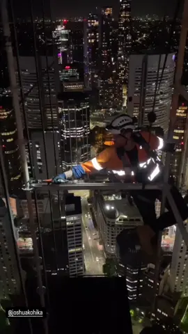 Another night in the sky Scaffolding with boys at level 63🫡 part2 #scaffolding #sydney #skyhigh #bigcountry #cantilever #tiktoksydney #ytbz #nightshift 