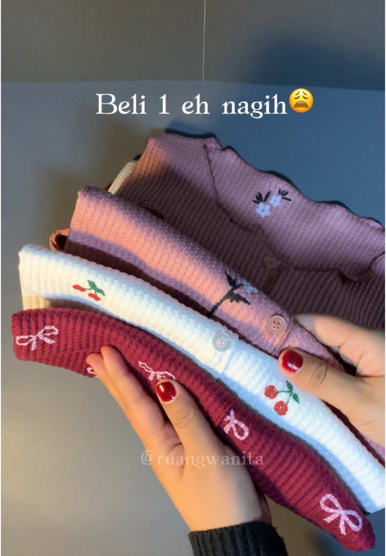 gabisa aku tuh kalo ga punya semua motif dan warna nya🥹 #cardigan #cardiganwanita #fyp #fyf 