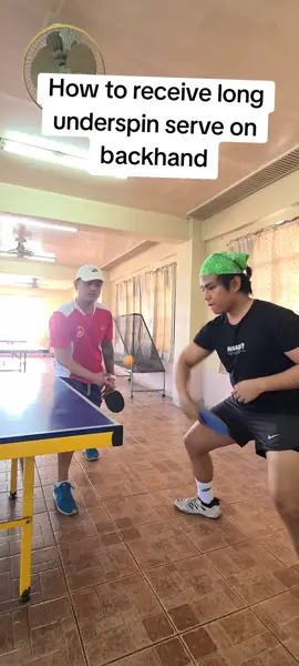 how to receive long underspin serve on backhand. #tabletennisdaily #basictraining #tabletennistraining #pingpong #fyp #foryoupage #tabletennis @arojohnmunoz 
