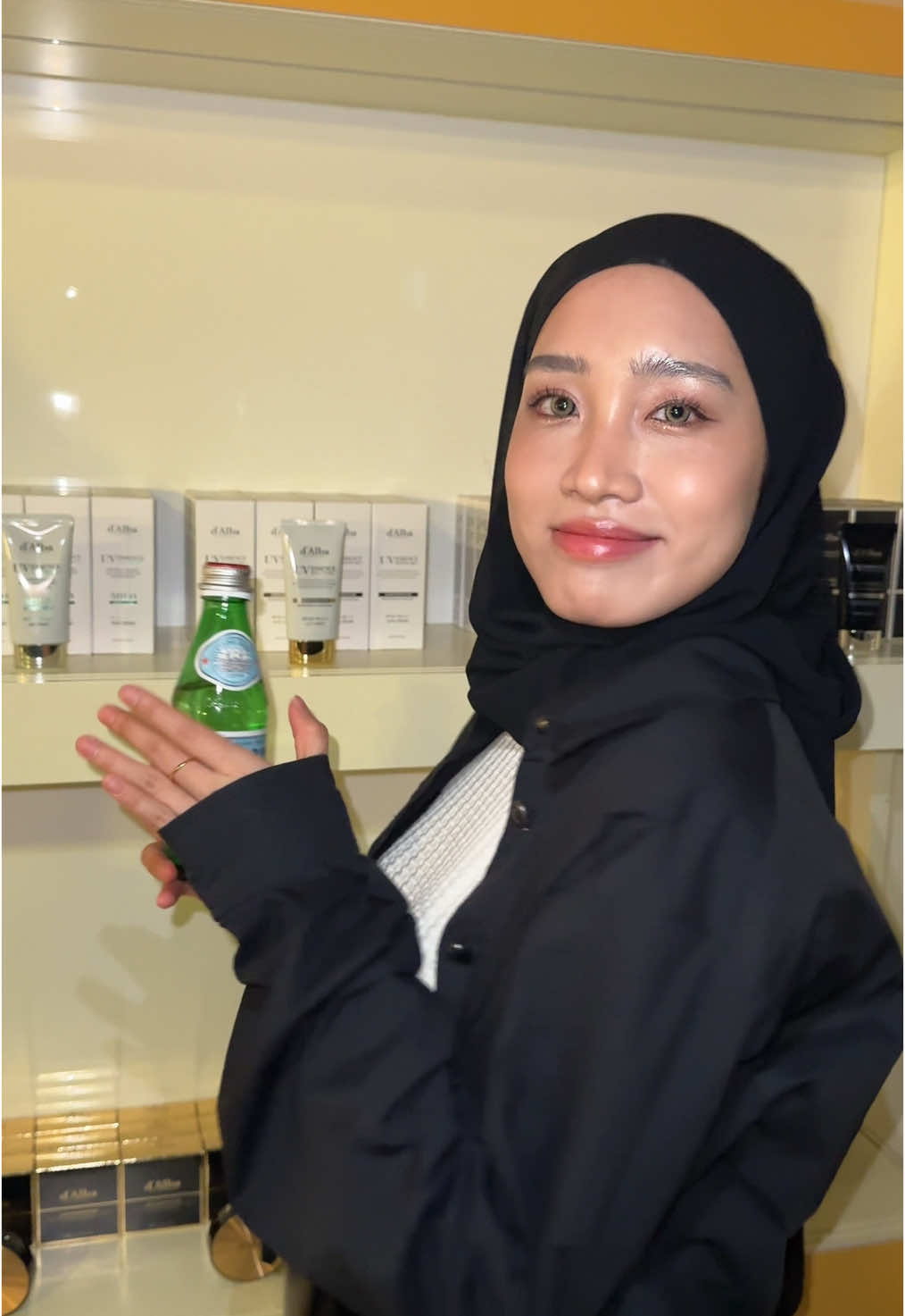 Hoshi from seventeen was supposed to come but he couldn’t make it 😔 thank u for the invite @d'Alba Official ! #dalbamalaysia #firstsprayserum #dalbasunscreen 