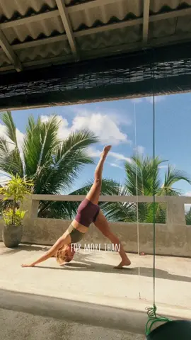 Meet isabel - our amazing yoga teacher in sri lanka 😍🧡 #surfing #yoga 