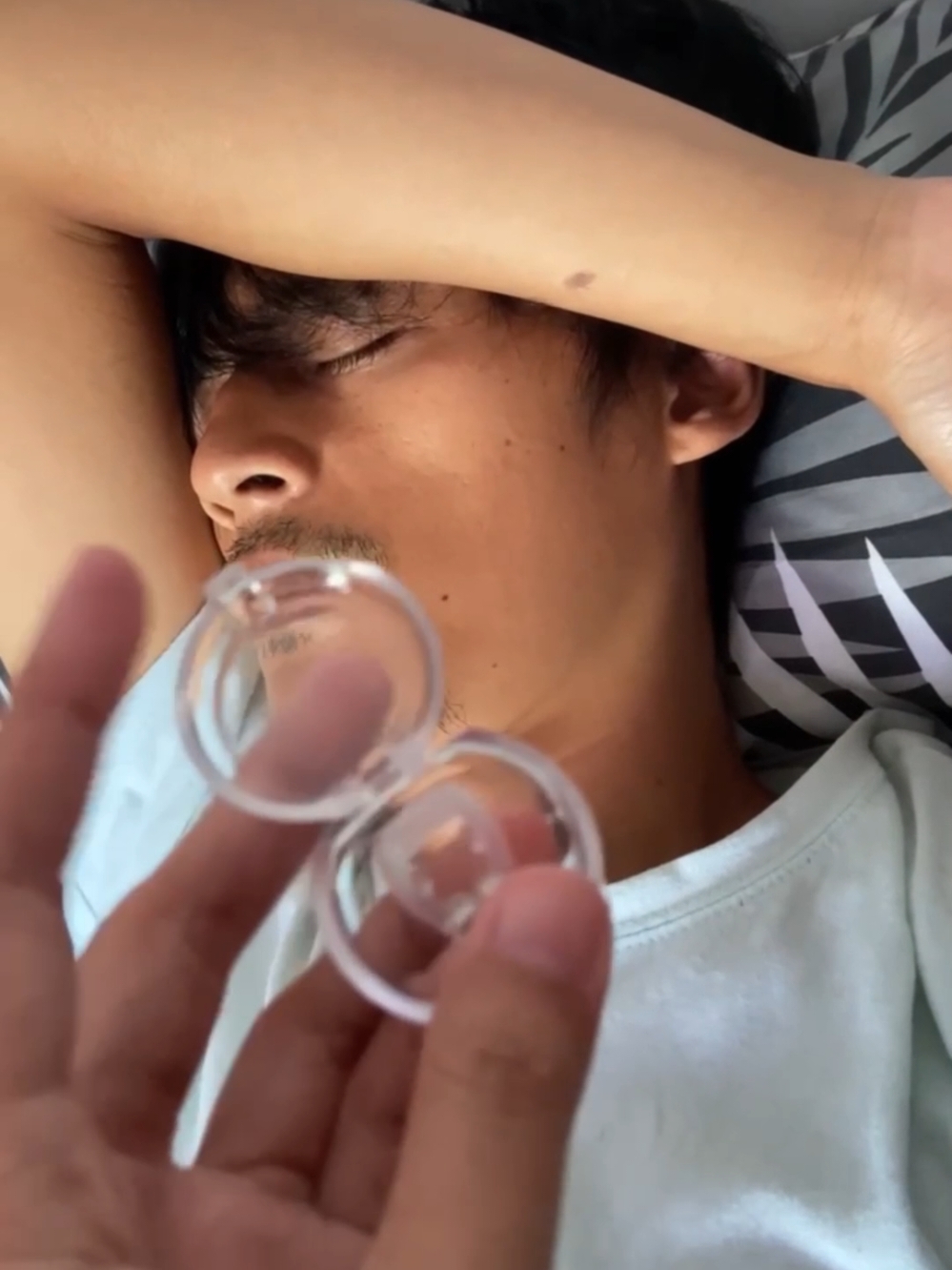 Membalas @margaretha_wongso wahh kakak sudah membuktikan manfaat alat ini, terima kasih ya kak semoga kakak dan suami sehat selalu 🙂 #tidur  #tidurnyenyak  #tidurlah  #ngorok  #dengkur  #tiktokshop  #fyp 