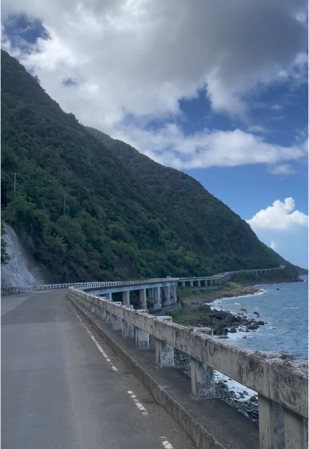 Ang ganda mo #ilocosnorte 😍 #patapatbridge #ilocos #nature #rides #ridesafe #thankulord #naturetrip #roadtrip #tiktokph #travel #travelph #foryoupage #tiktok #fyp #weekend #view #beautifulview #beach #sea 