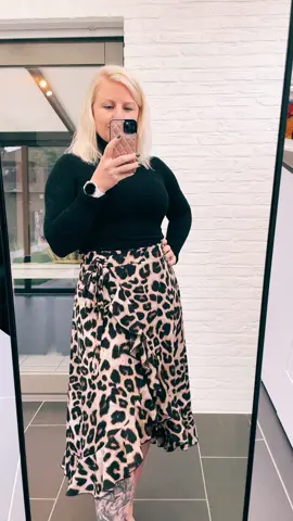 Shein model vs me 🤣 had to try this 🙈 @SHEIN  #sheinhaul #sheinreality #sheinshopper #realistic #largegirl 