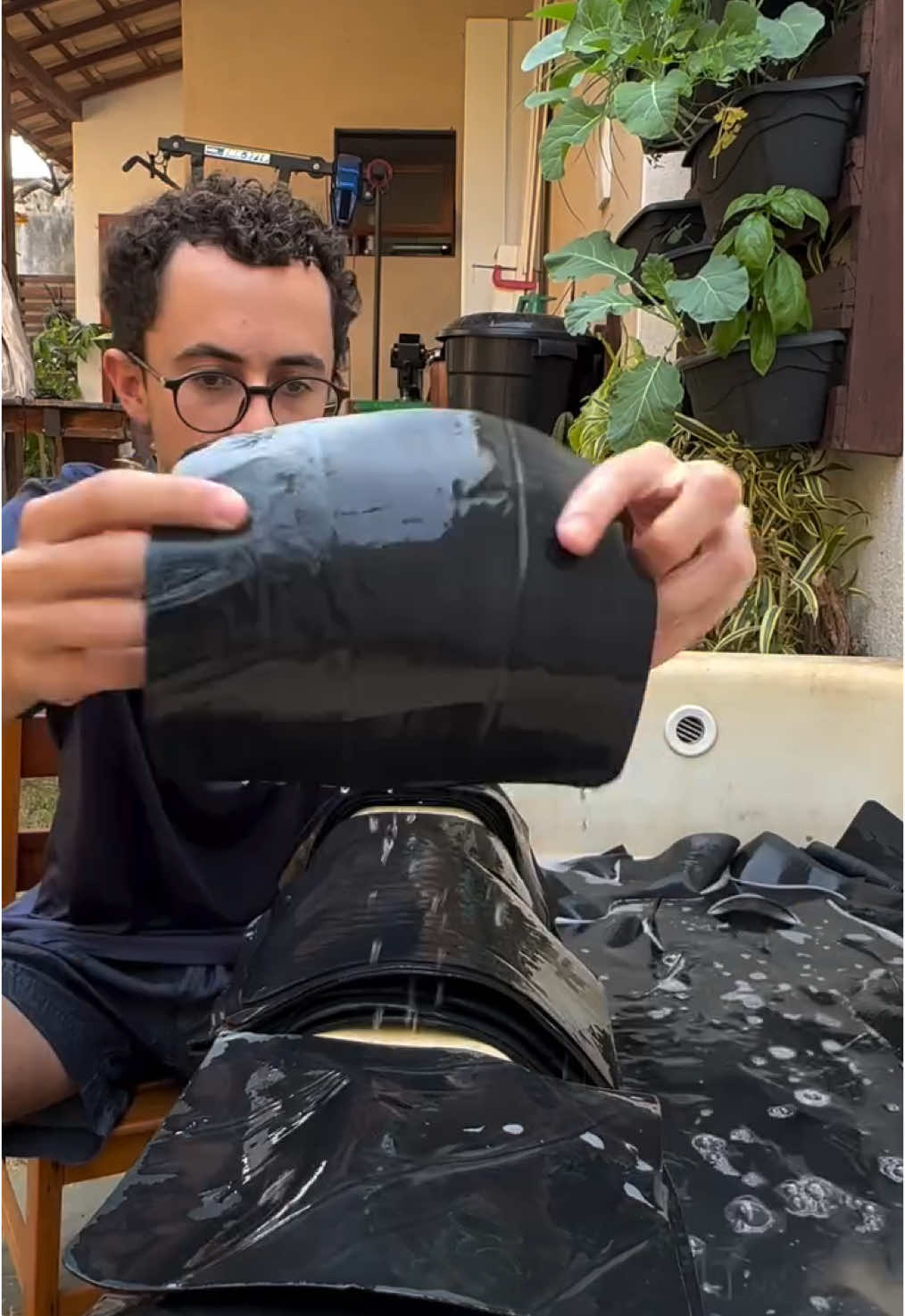 Transforming inner tubes into fashion that saves the planet! 💚♻️ (IG🎥: @bruk)  BRUK Wear, founded by Arthur César in 2016, upcycles inner tubes and other recycled materials into stylish accessories, promoting sustainable fashion and reducing waste​! #Unreel #Extreme #Sustainable #design #eco 
