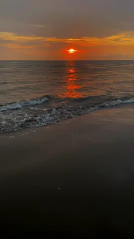 Dejavu paling berat adalah melihat orang lain mirip dia padahal bukan dia. #4u #lagutimur