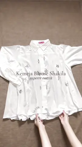 Kemeja blouse superrr cantikk ada payetnya! Bahannya shakila adem, cocok dipake buat ngantor💕 #kemejablouse #kemejawanita #blouse #blousewanita #atasanwanita #fashiontiktok #outfitideas #outfitinspo #ootdideas #ootdinspo #kemejakerja 