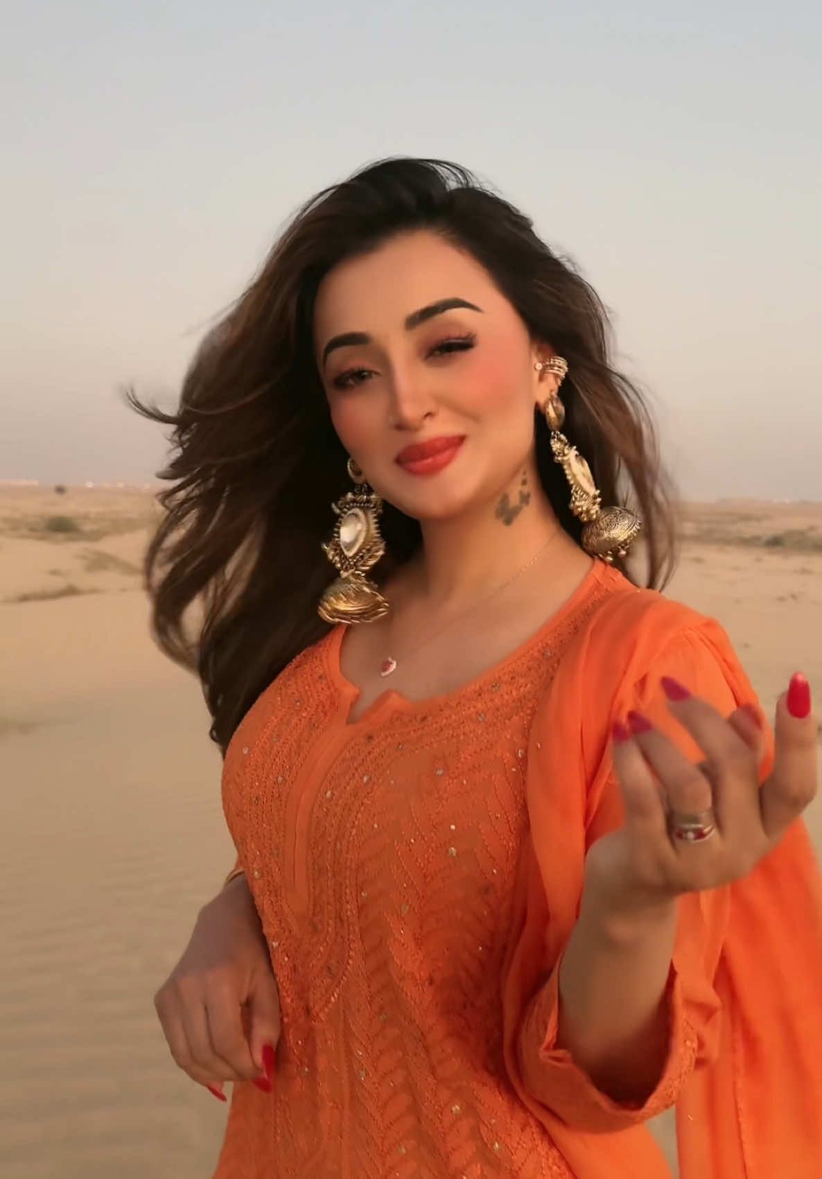 🤪🤪 #tiktokmiddleeast🇦🇪 #dubai🇦🇪 #birthdayweek #staypositive #goviral #LIVEhighlights #TikTokLIVE #trendingvideo #effect #reshmamaryam1305 #SmileStrong #fypシ゚viral #foryou #feelings #hearts #brokenheart #grow #tr 