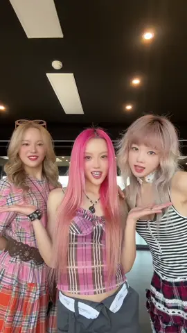 Guess who’s back? 👽❤️‍🔥 #XG #CHISA #HINATA #JURIA #XGALX