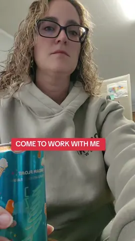 Come to work with me. What time do yall start thinking about lunch?  #work #workingmom #energy #morning #fyp #CleanTok #DITL #officelife #office 