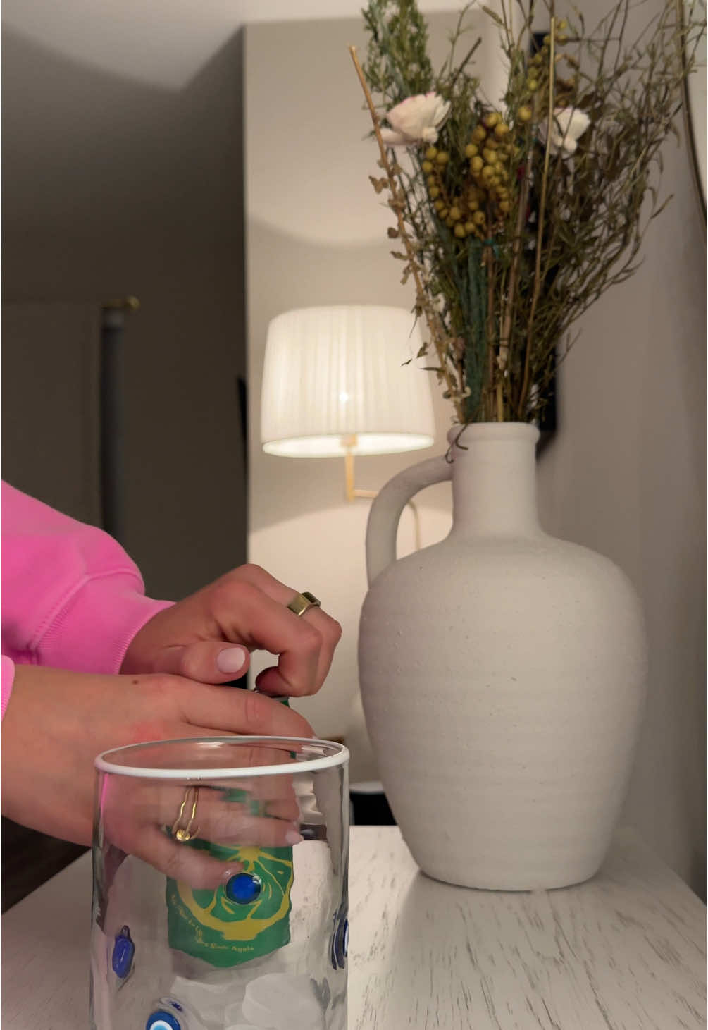 Solo dates + doing more things alone >> 📖🎧 #Lifestyle#fyp#relatable#alonetime#forthegirls#girly#SelfCare#selfcareroutine#Vlog#weekend#smallcircle 