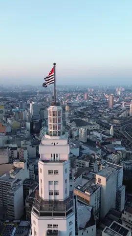 Orbitando o icônico Farol Santander! 🌆 Sempre majestoso ❤️ • • • Hashtags: 🏷️  #dronestagram #dronebrasil #dronefootage #saopaulo #sp4k #dronelife #farolsantander #aerialview #urbanexploration #minidrone #dji #aerialfootage #filmmaking #cityscapes #dronesbr #droneshot #spcity #dronedaily #visuals #dronenation #4kvideo #farolsantander #olharesdesampa #sp4you 