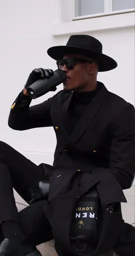 Suit up & show out like a boss! Save this all black suit style for your fall inspos • Hat by @thebuckshat  • #suits #fashion #allblack #falllooks #turtleneck #fallfashion #mensfashion #suitstyle #classystyle #germany #frankfurt #thebuckshat #headwear #hats 