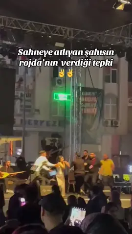 05.10.2024 Dîmenek ji konseri Esenyurt ê  Esenyurt konserinden kısa bir video🙏🏻🌸❤️#rojdaşenses #konser #rojdasenses #rojda #muzikakurdi #rojdakonser #esenyurtmeydan