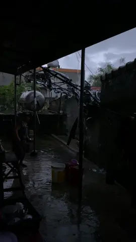 Ông bà không dạy mình cách đương đầu với cuộc sống như nào, nhưng ông bà dạy mình về những đức tính tốt đẹp bắt buộc không được quên của con người. Dẫu cho cuộc sống có khó khăn đến mấy cũng không được đánh mất đi phần người trong chính mình. Ở thời điểm này mình chỉ là một đứa trẻ con chưa phụ giúp gì được cho những người thân yêu nhưng mình có thể nhận biết được ai là người đã giúp đỡ và bao dung với người thân yêu của mình. Họ tệ mình không trách hay ghét nhưng mình sẽ nhìn nhận thái độ của họ ở một khía cạnh không có từ tôn trọng.