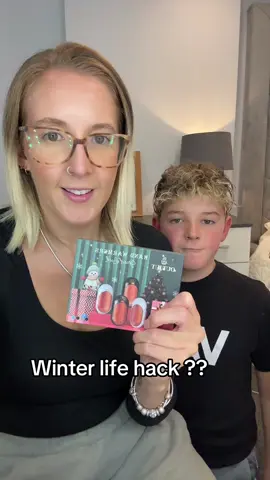 I think ive just found the best winter life hack! Rechargeable hand warmers 👌👌👌 #handwarmer #outjuthandwarmer #winterhack #winterlife #mumontiktok #pennyfam #familytiktok #reallife #realfamily 