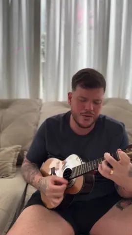 O som de hoje é dedicado especialmente para mulher mais incrível desse mundo! Ela ama @Liniker e me pediu para que eu aprendesse a cantar caju e com isso eu tbm passei a amar demais não só esse som como todos os outros  Então tá aí, neném . Pra tu ! ❤️ te amo ❤️
