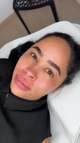 Henna 🫶🏻 o que acharam desse alinhamento? 😍😍😍😍 #designdesobrancelhas #sobrancelhas #sobrancelhasperfeitas #hennadesign 