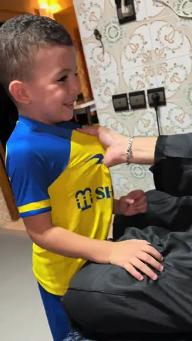 ممثل هاد الولد 😂😂😂