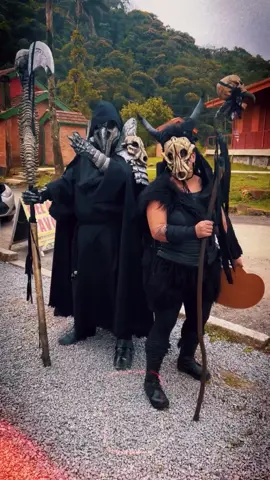 Halloween 2024 em Paranapiacaba está chegando.... . O evento acontecerá entre os dias 02 e 03 de novembro. Totalmente de Graça! Destaque ainda, para a decoração temática em vários pontos da vila, como na região do Galpão dos Solteiros que aparece na imagem. .  @paranapiacaba_oficial 😳😱🎃  #halloween #diadasbruxas #diadolosmuertos 