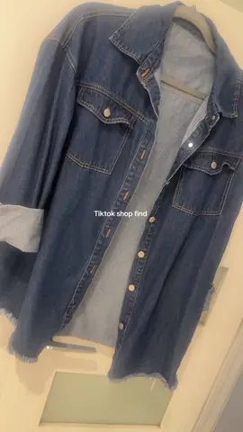 Denim jacket i found on the tiktok shop #denimnjacket #denim #tiktokshop #tiktokshopfinds #tiktokmademebuyit #falldealsforyou 