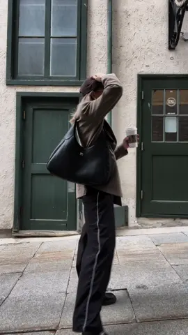 Effortlessly cool 🧸 #style #outfit #outfits #outfitinspo #outfitstyle #outfitideas #fashionstyle #outfitidea #womenstyle #womenfashion #chic #sporty #fashion #inspo